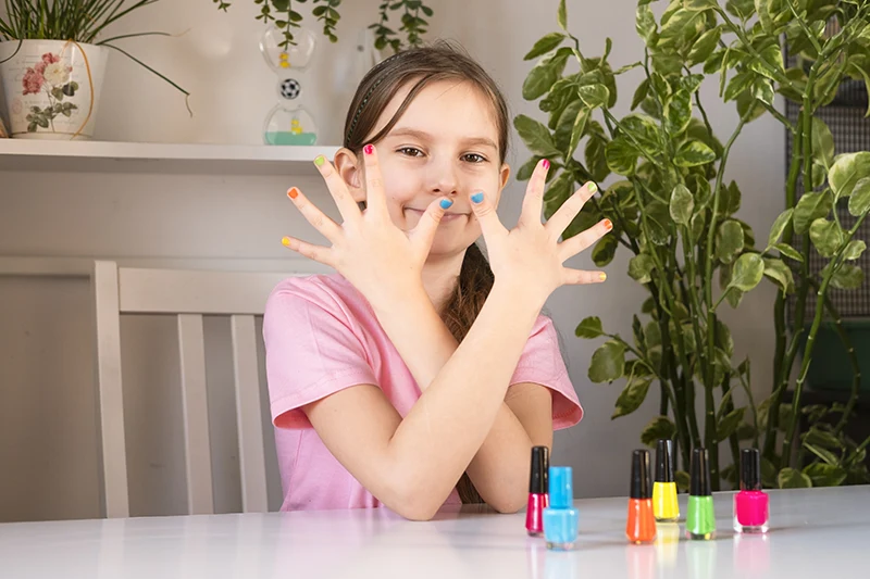 LITTLE ANGELS MANICURE - PEDICURE